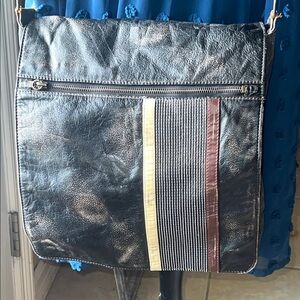 ☀️ SALE ☀️Vintage Black Leather Messenger Bag